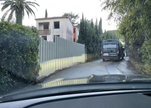 Установка временного забора на стройке